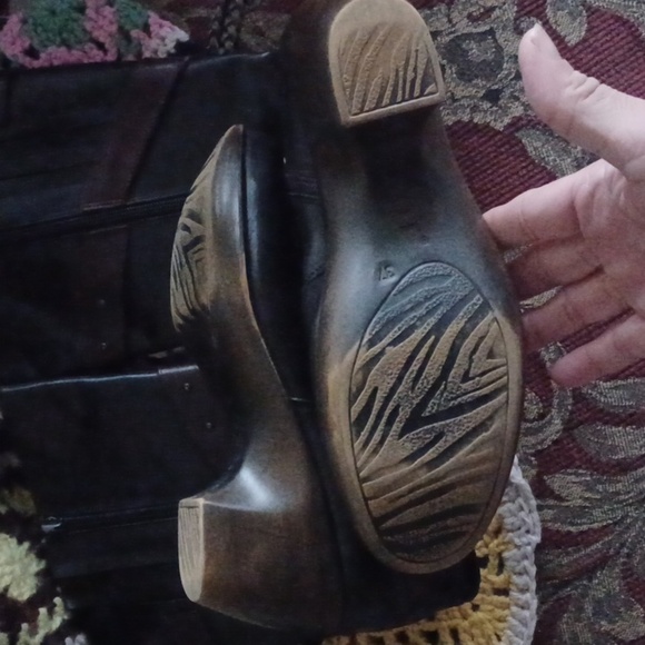 NAOT boots, black with brown trim, sz 37 (7) - Picture 6 of 9